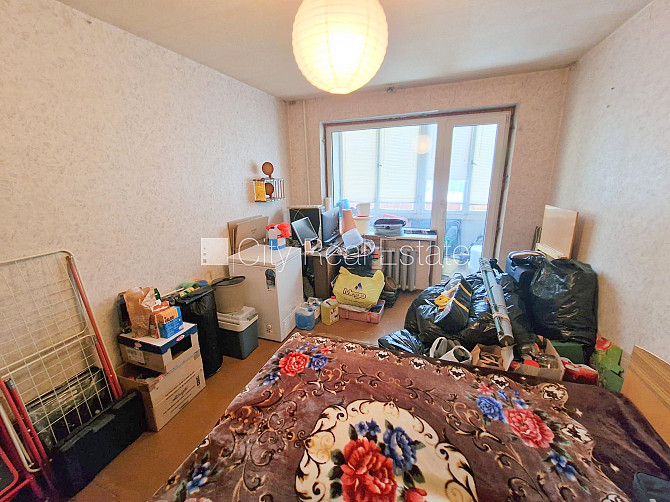 Fasādes māja, ieeja no ielas, iestiklota lodžija, logi vērsti mājas abās pusēs, guļamistabu Rīga - foto 9