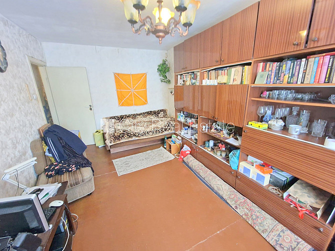 Fasādes māja, ieeja no ielas, iestiklota lodžija, logi vērsti mājas abās pusēs, guļamistabu Rīga - foto 4