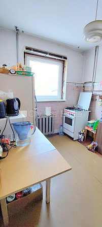 Fasādes māja, ieeja no ielas, iestiklota lodžija, logi vērsti mājas abās pusēs, guļamistabu Rīga - foto 20