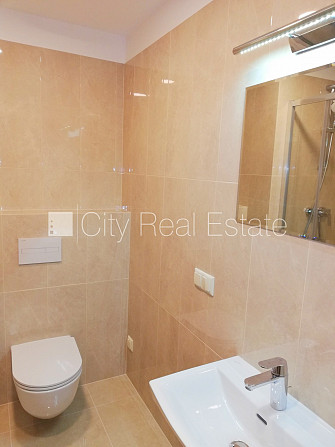 Jaunceltne, labiekārtota apzaļumota teritorija, pagalmā bērnu spēļu laukums, teritorijas Rīga - foto 8