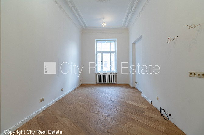 Фасадный дом, реновированный дом, фасад с декоративной штукатуркой, закрытый Рига - изображение 2