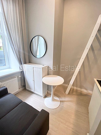 Fasādes māja, renovēta māja, labiekārtota apzaļumota teritorija, slēgts pagalms, ieeja no Rīga - foto 10