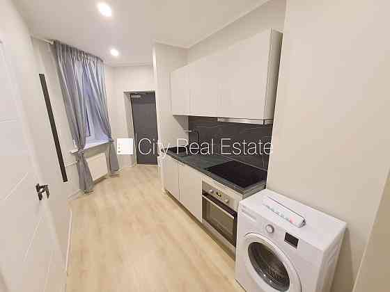 Фасадный дом, реновированный дом, закрытый двор, вход с улицы и со двора, лифт, Рига