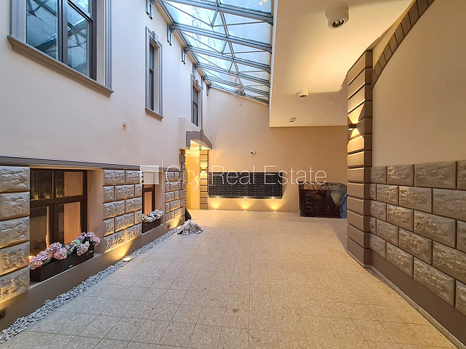 Fasādes māja, renovēta māja, slēgts pagalms, ieeja no ielas un pagalma, ir lifts, kāpņu Rīga - foto 16