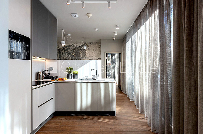 Jaunceltne, fasādes māja, labiekārtota apzaļumota teritorija, pazemes autostāvvieta, ieeja no Jūrmala - foto 12