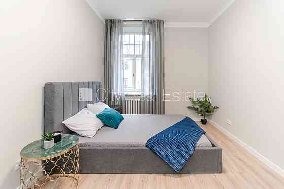 Реновированный дом, лифт, количество спален 1 шт., студио, кухня объединена с Rīga