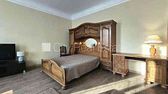 Фасадный дом, закрытый двор, возможность аренды парковки, вход со двора, окна Rīga