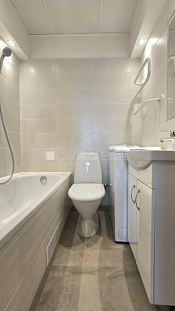 Fasādes māja, slēgts pagalms, iespēja nomāt autostāvvietu, ieeja no pagalma, logi vērsti Rīga - foto 13