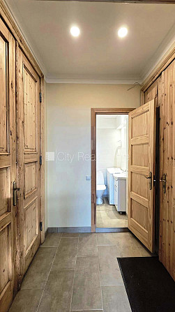 Fasādes māja, slēgts pagalms, iespēja nomāt autostāvvietu, ieeja no pagalma, logi vērsti Rīga - foto 11