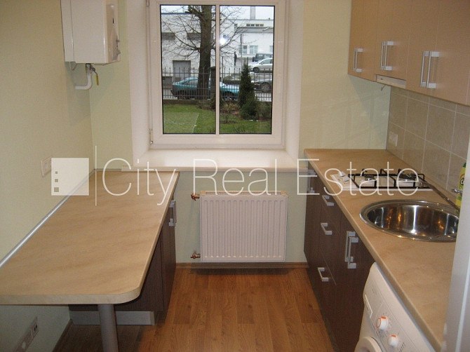 Renovēta māja, labiekārtota apzaļumota teritorija, slēgts pagalms, teritorijas iebrauktuves Rīga - foto 5