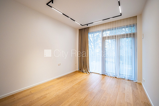 Новостройка, зеленая территория, закрытый двор, въездные ворота оснащены Юрмала - изображение 10