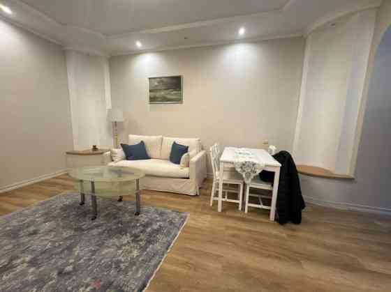 Izīrē klusu un mājīgu 2 istabu dzīvokli!  Dzīvoklis ir gaišs, pilnībā aprīkots un tam ir atsevišķa i Rīga