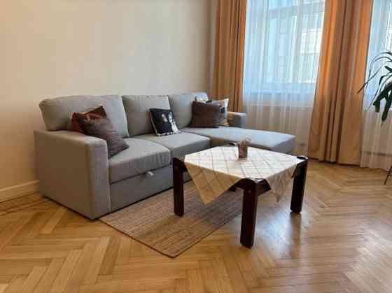 Izīrē plašu 3 istabu dzīvokli!  Dzīvoklis ir gaišs un mājīgs. un tajā visas 3 istabas ir izolētas. I Rīga