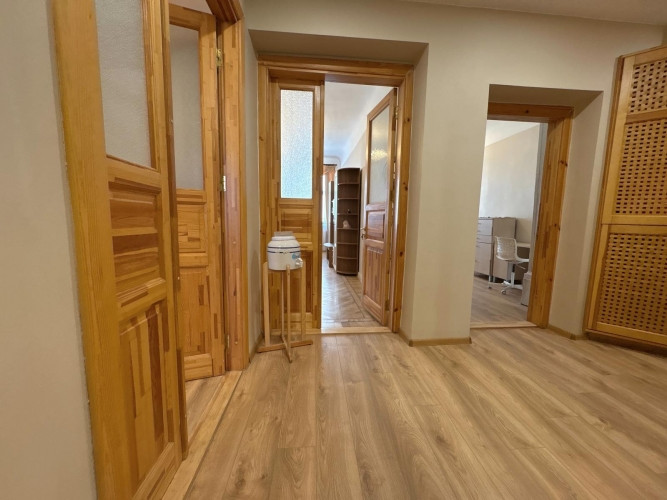 Izīrē plašu 3 istabu dzīvokli!  Dzīvoklis ir gaišs un mājīgs. un tajā visas 3 istabas ir Rīga - foto 5