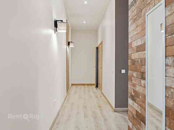 Свежая 3-комнатная квартира в центре Риги!  Продуманная планировка  прихожая, Rīga