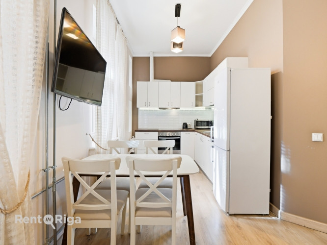 Svaigs 3-istabu dzīvoklis Rīgas centrā!   Pārdomāts plānojums  ieejas halle, viesistaba Rīga - foto 1