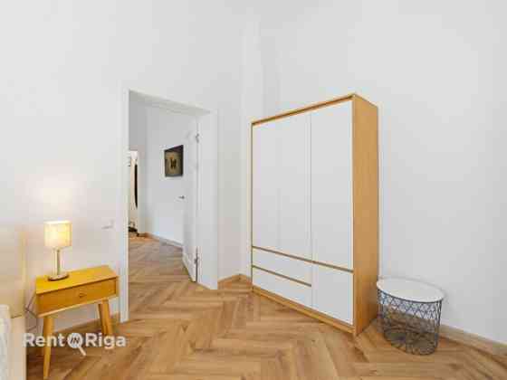 Свежая 3-комнатная квартира в центре Риги!  Продуманная планировка  прихожая, Rīga