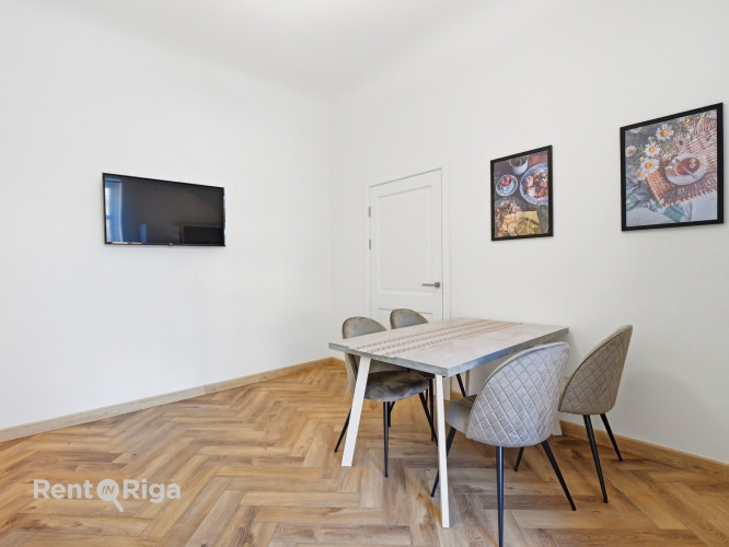 Svaigs 3-istabu dzīvoklis Rīgas centrā!   Pārdomāts plānojums  ieejas halle, viesistaba Rīga - foto 8