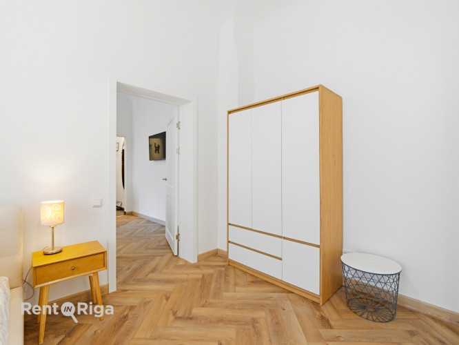 Svaigs 3-istabu dzīvoklis Rīgas centrā!   Pārdomāts plānojums  ieejas halle, viesistaba Rīga - foto 5