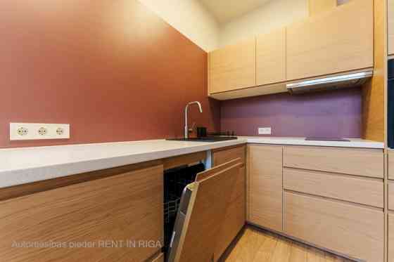 Moderns 2 istabu dzīvoklis  Pilnībā mēbelēts dzīvoklis A. Čaka ielā, pie Ziedoņdārza, piedāvā komfor Rīga