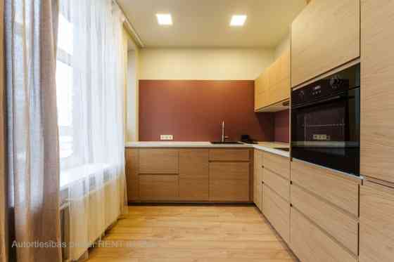 Moderns 2 istabu dzīvoklis  Pilnībā mēbelēts dzīvoklis A. Čaka ielā, pie Ziedoņdārza, piedāvā komfor Rīga