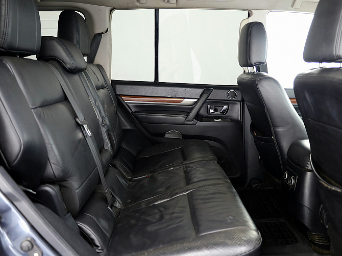 Mitsubishi Pajero Luxury ATM 3.2 Di-D 125kW Tallina - foto 7
