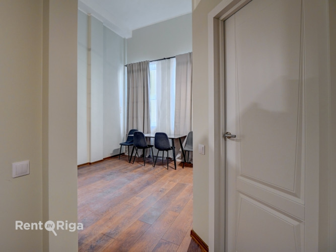 Pieejams plašs lofta tipa dzīvoklis divos stāvos ar atsevišķu istabu un lielu, plašu Rīga - foto 1