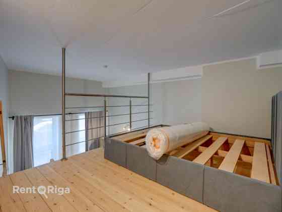Сдается просторная двухуровневая квартира в стиле лофт с большой и светлой Rīga