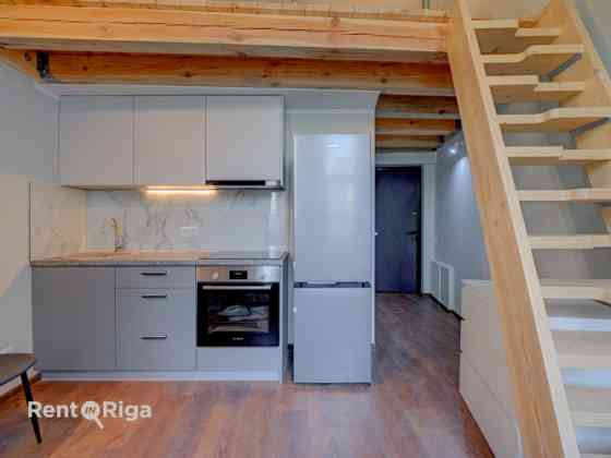 Сдается просторная двухуровневая квартира в стиле лофт с большой и светлой Rīga