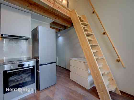 Сдается просторная двухуровневая квартира в стиле лофт с большой и светлой Rīga