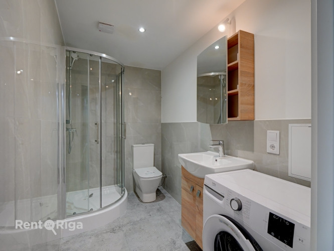 Pieejams plašs lofta tipa dzīvoklis divos stāvos ar lielu un gaišu dzīvojamo telpu. Dzīvoklis Rīga - foto 7