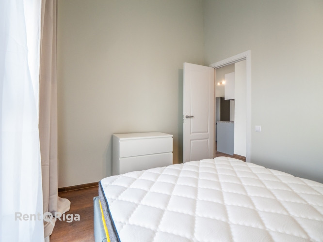 Pieejams plašs un gaišs 2 istabu lofta tipa dzīvoklis ar augstajiem griestiem un ērtu Rīga - foto 7