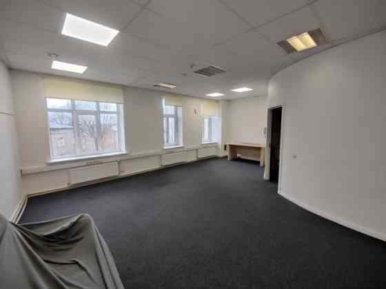 Studija / birojs / dzīvoklis ar 4 istabām.  + Maza virtuvīte. + Sava tualete ar dušu. + Noliktavas t Rīga