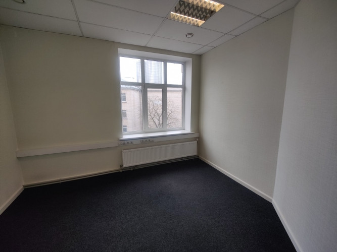 Studija / birojs / dzīvoklis ar 4 istabām.  + Maza virtuvīte. + Sava tualete ar dušu. + Rīga - foto 6