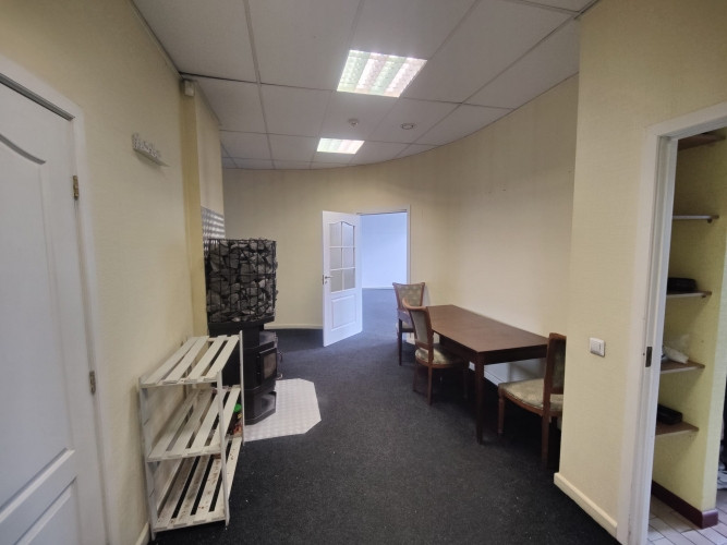 Studija / birojs / dzīvoklis ar 4 istabām.  + Maza virtuvīte. + Sava tualete ar dušu. + Rīga - foto 8