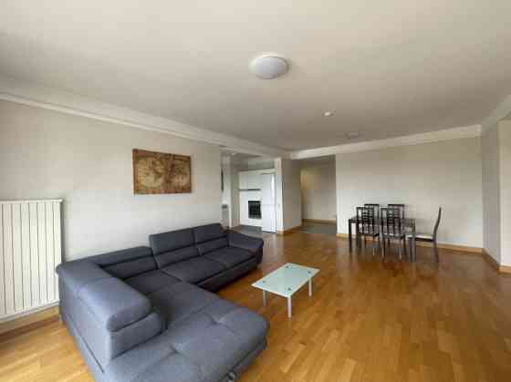 Сдается просторная 3хкомнатная квартира в многоэтажном жилом и деловом Рига