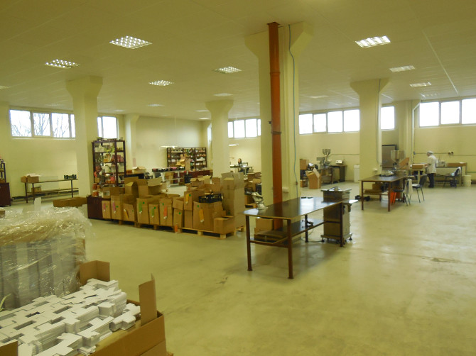 Iznomā telpas 1100 m² platībā (3 st.) ražošanai vai noliktavai (iepriekš izmantotas parfimērijas... Рига - изображение 1