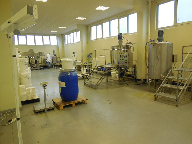 Iznomā telpas 1100 m² platībā (3 st.) ražošanai vai noliktavai (iepriekš izmantotas parfimērijas... Рига - изображение 2