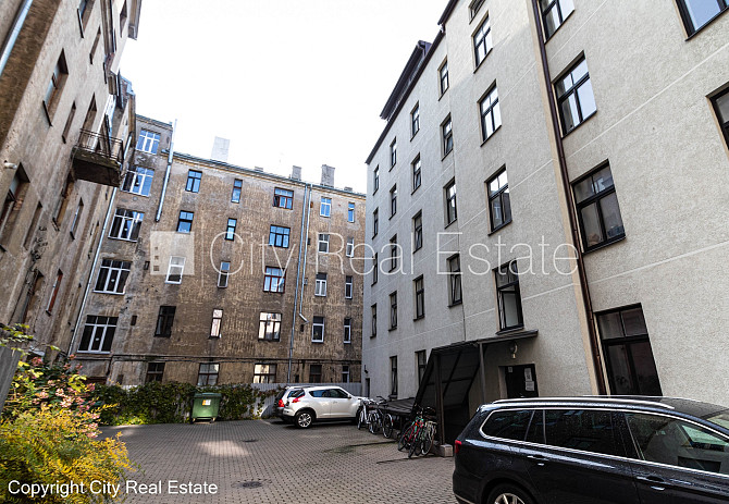 Labiekārtota apzaļumota teritorija, bezmaksas stāvvieta pagalmā, viena istaba izolēta, Rīga - foto 13