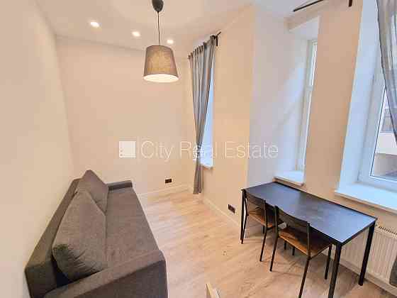 Здание во дворе, реновированный дом, благоустроенная озеленённая территория, Rīga