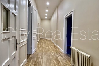 Фасадный дом, реставрированный дом, закрытый двор, территория обнесена забором, Рига - изображение 13