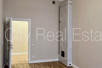 Фасадный дом, реставрированный дом, закрытый двор, территория обнесена забором, Рига - изображение 14