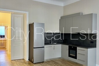 Фасадный дом, реставрированный дом, закрытый двор, территория обнесена забором, Рига - изображение 18