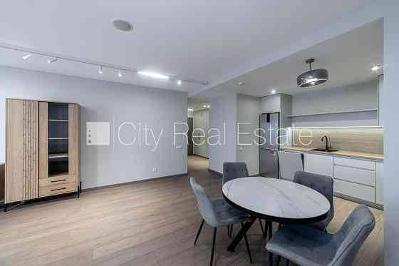 Новостройка, благоустроенный озеленённый двор, место для машины, одна Rīga