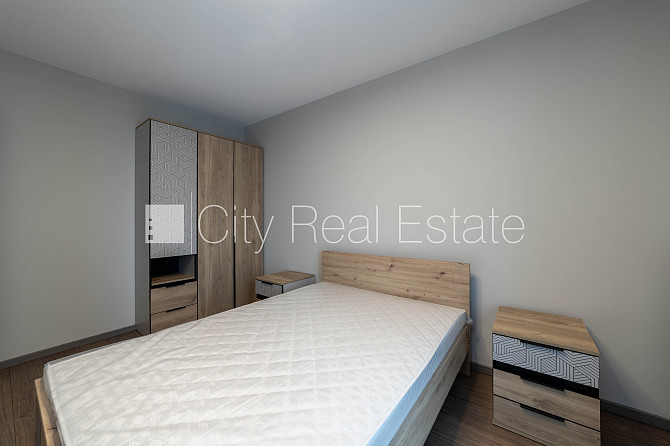 Jaunceltne, labiekārtots apzaļumots pagalms, vieta automašīnai, viena istaba izolēta, studio Rīga - foto 13