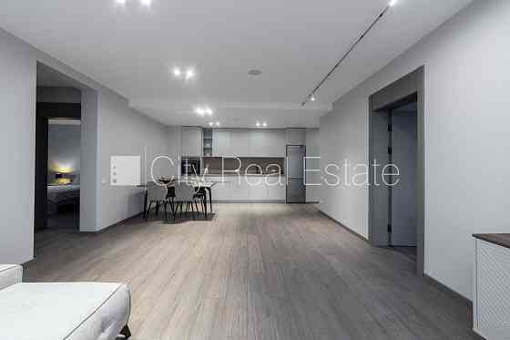 Фасадный дом, реновированный дом, вход со двора, апартаменты люкс, лифт, Рига