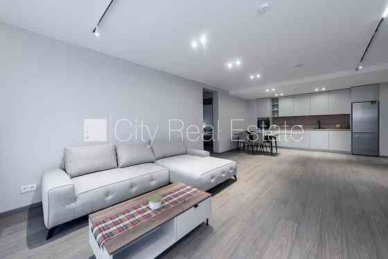 Фасадный дом, реновированный дом, вход со двора, апартаменты люкс, лифт, Рига