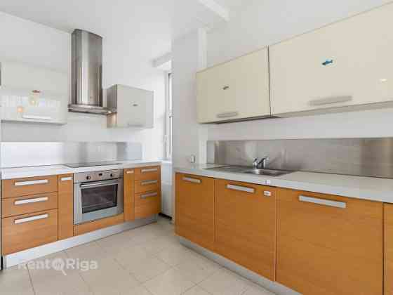 Cozy, warm, and bright 2-room apartment for rent in Šampēteris.  The apartment is located on the 2nd Рига