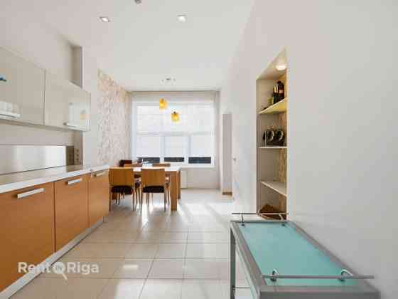 Cozy, warm, and bright 2-room apartment for rent in Šampēteris.  The apartment is located on the 2nd Рига