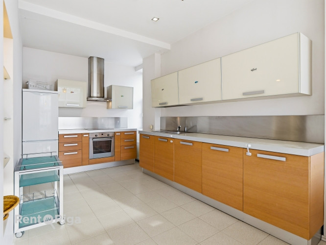 Cozy, warm, and bright 2-room apartment for rent in Šampēteris.  The apartment is located on the 2nd Рига - изображение 2